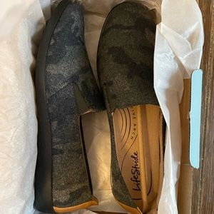 NWT LifeStride Women Next Level Walking Slip On Sneaker Shoes Olive Green